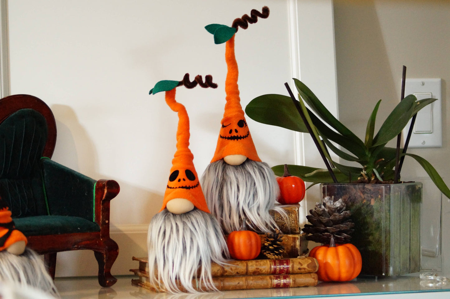 Gnomevillestudios - Halloween pumpkins with faces Halloween Shelf sitter : Jacko face