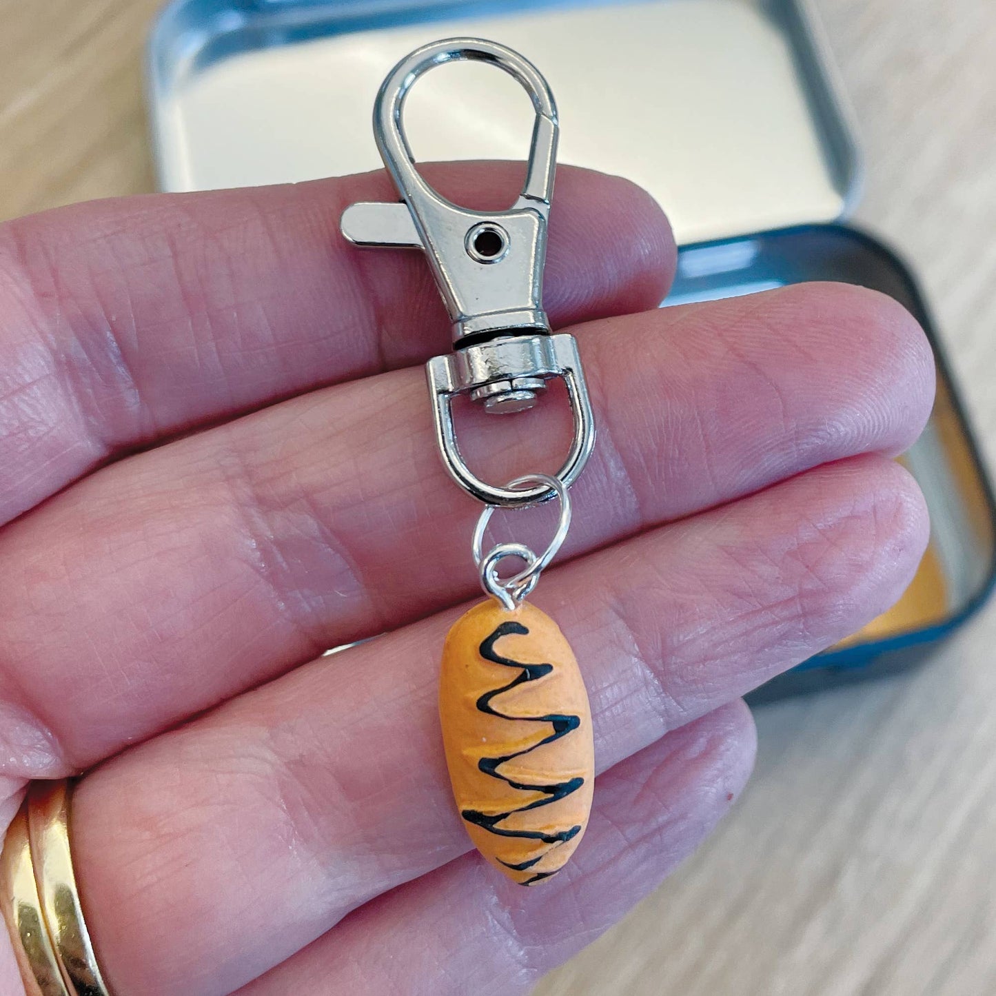 Design Corner - Matchbox Surprise Card Tin - Nice Buns keychain