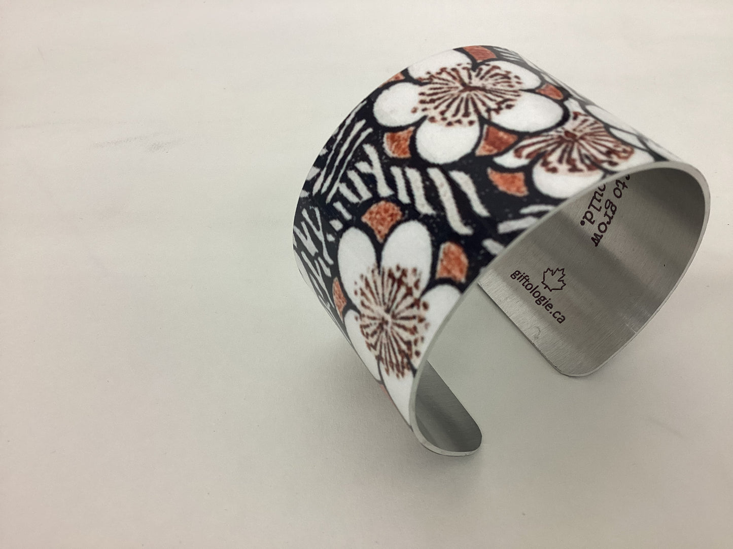 Giftologie- Large cuffs