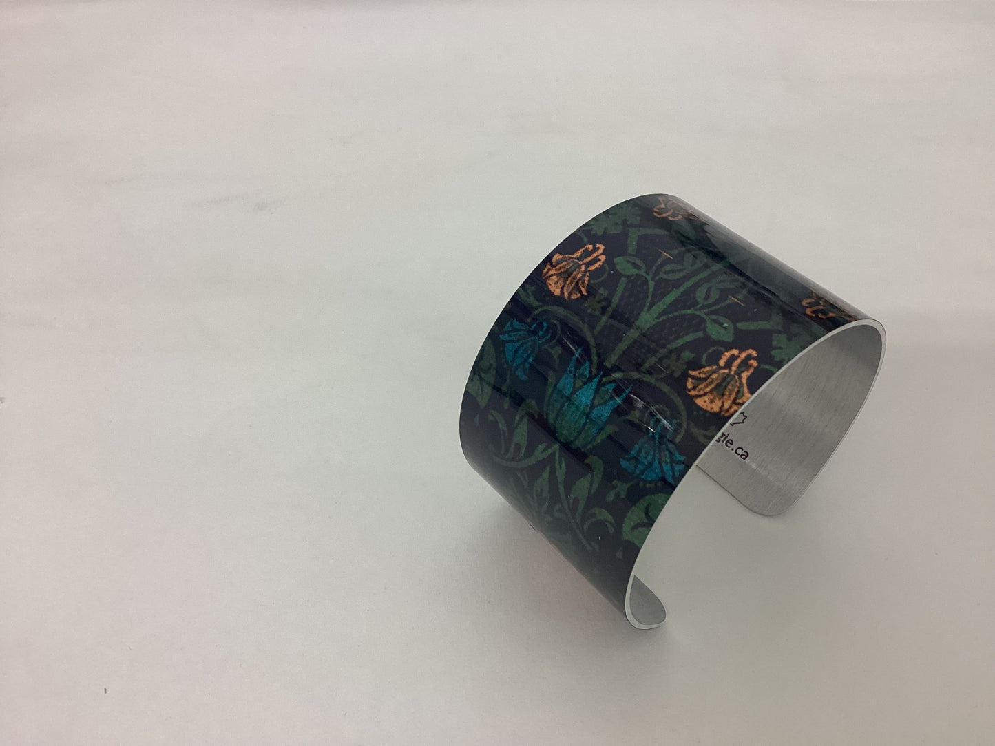 Giftologie- Large cuffs