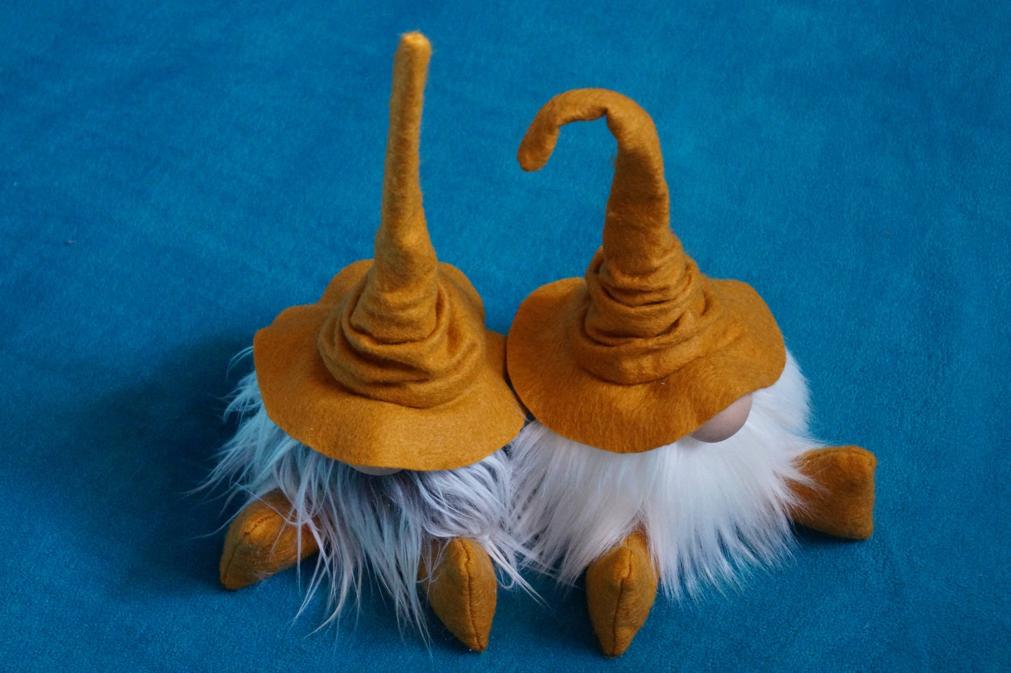 Gnomevillestudios - Fall Wizard Gnomes – All-Season Magical Book Shelf decor: Ruby- Frosty Beard / Large