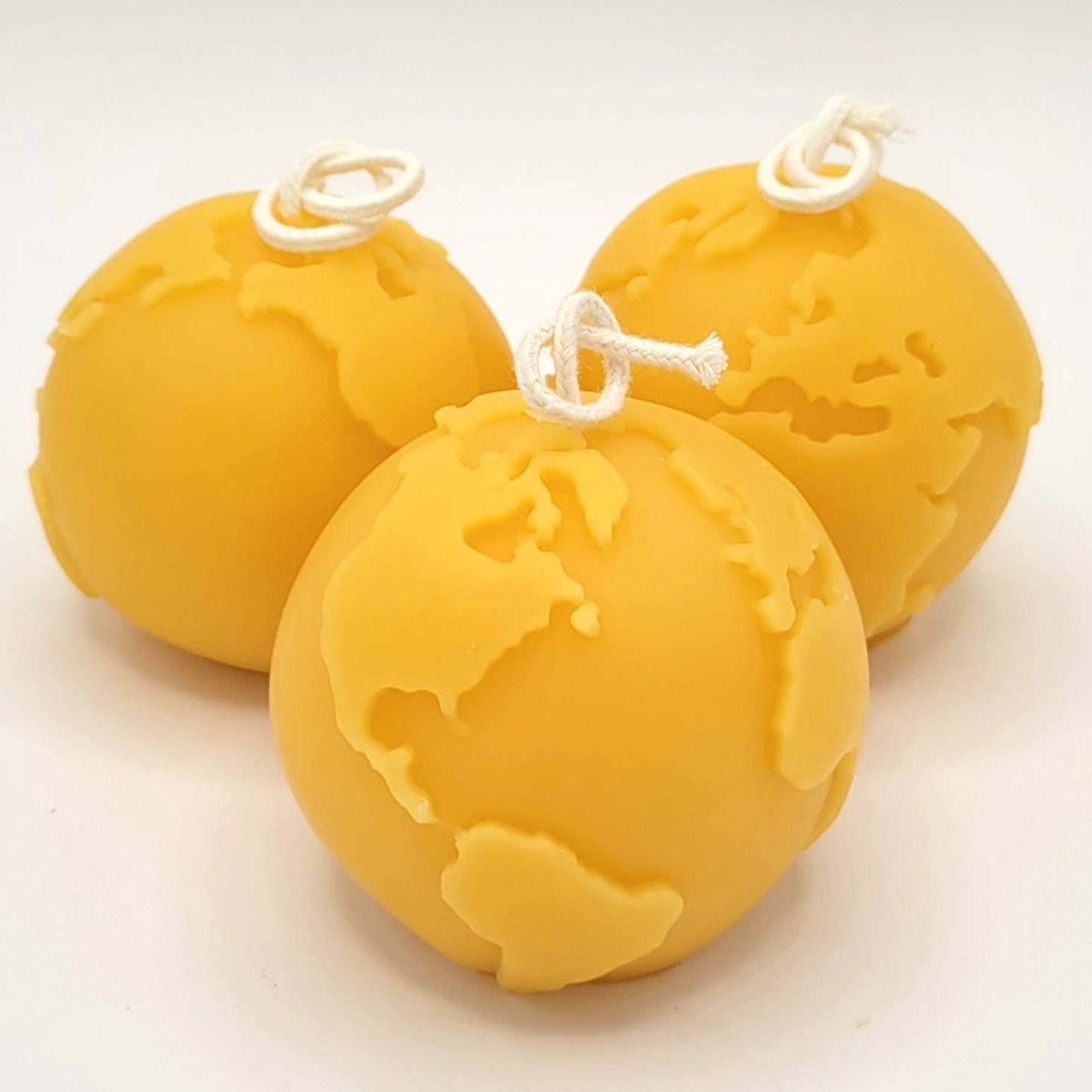 Eastvan bees - World Globe Beeswax candle