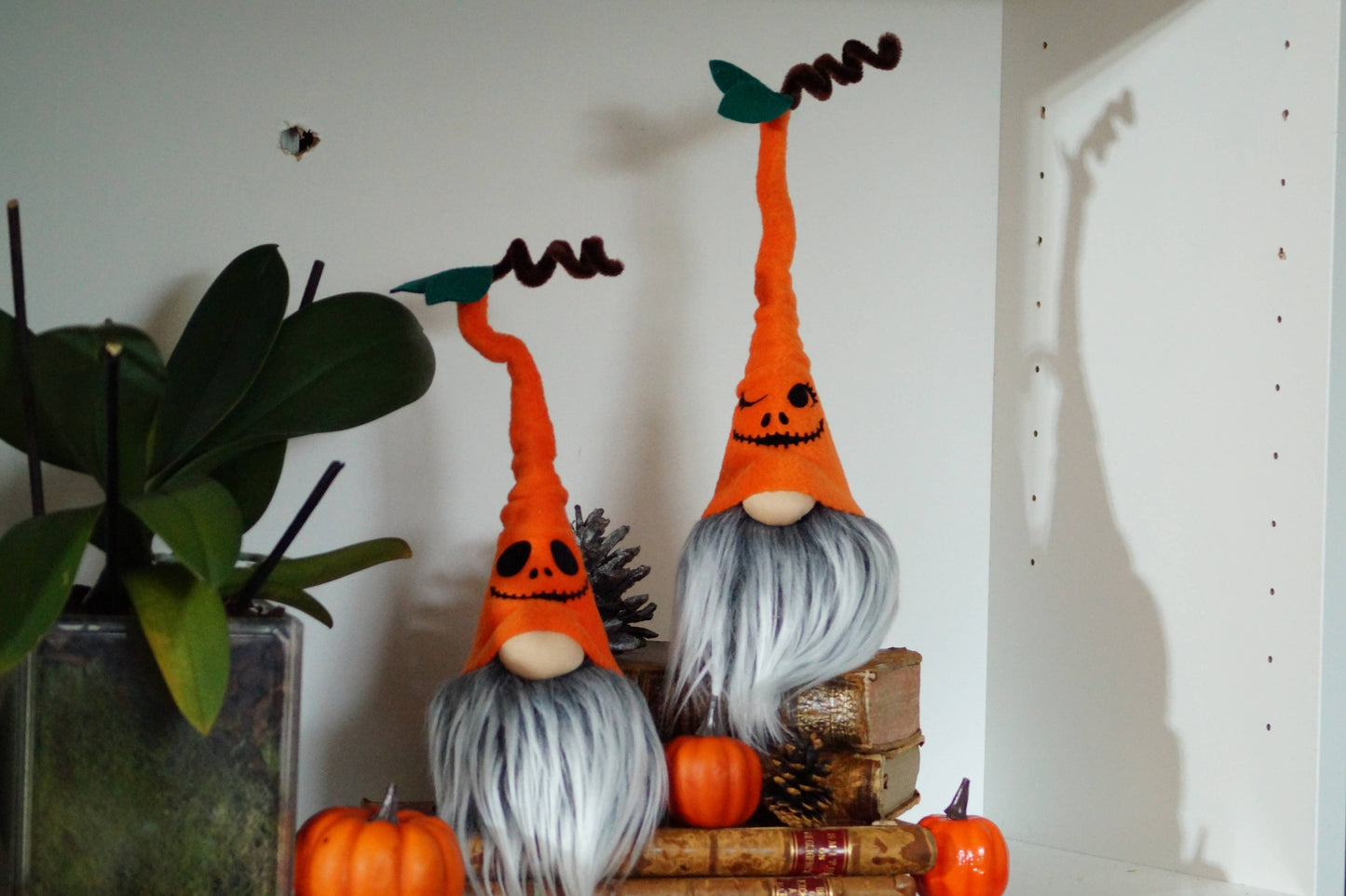 Gnomevillestudios - Halloween pumpkins with faces Halloween Shelf sitter : Jacko face