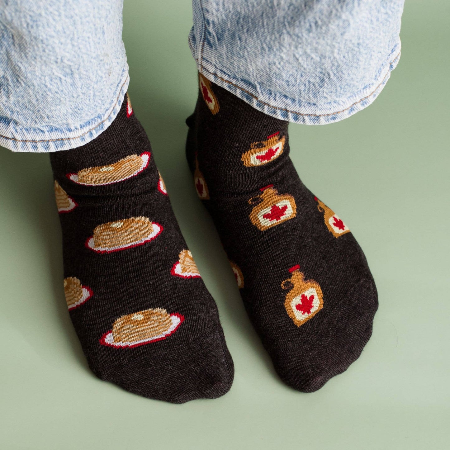 Friday Sock Co. - Women's Maple Syrup & Pancakes Socks: Women’s 5 – 10