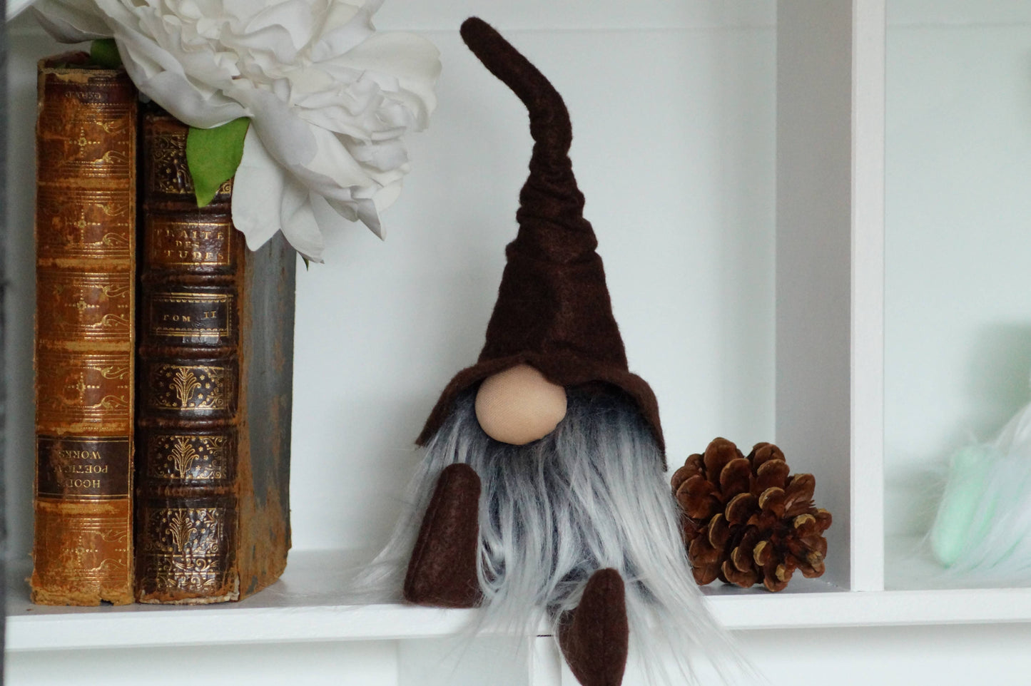 Gnomevillestudios - Fall Wizard Gnomes – All-Season Magical Book Shelf decor: Ruby- Frosty Beard / Large