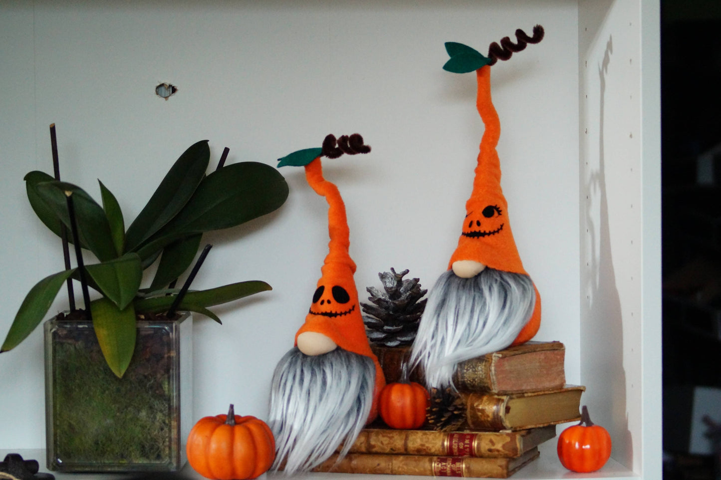 Gnomevillestudios - Halloween pumpkins with faces Halloween Shelf sitter : Jacko face