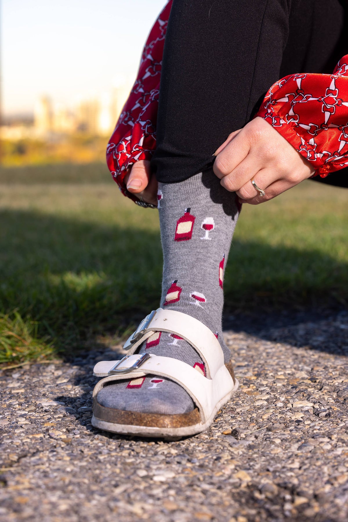 Friday Sock Co. - Women's Red Wine & Grapes Crew Socks - Combed Cotton: Women’s 5 – 10