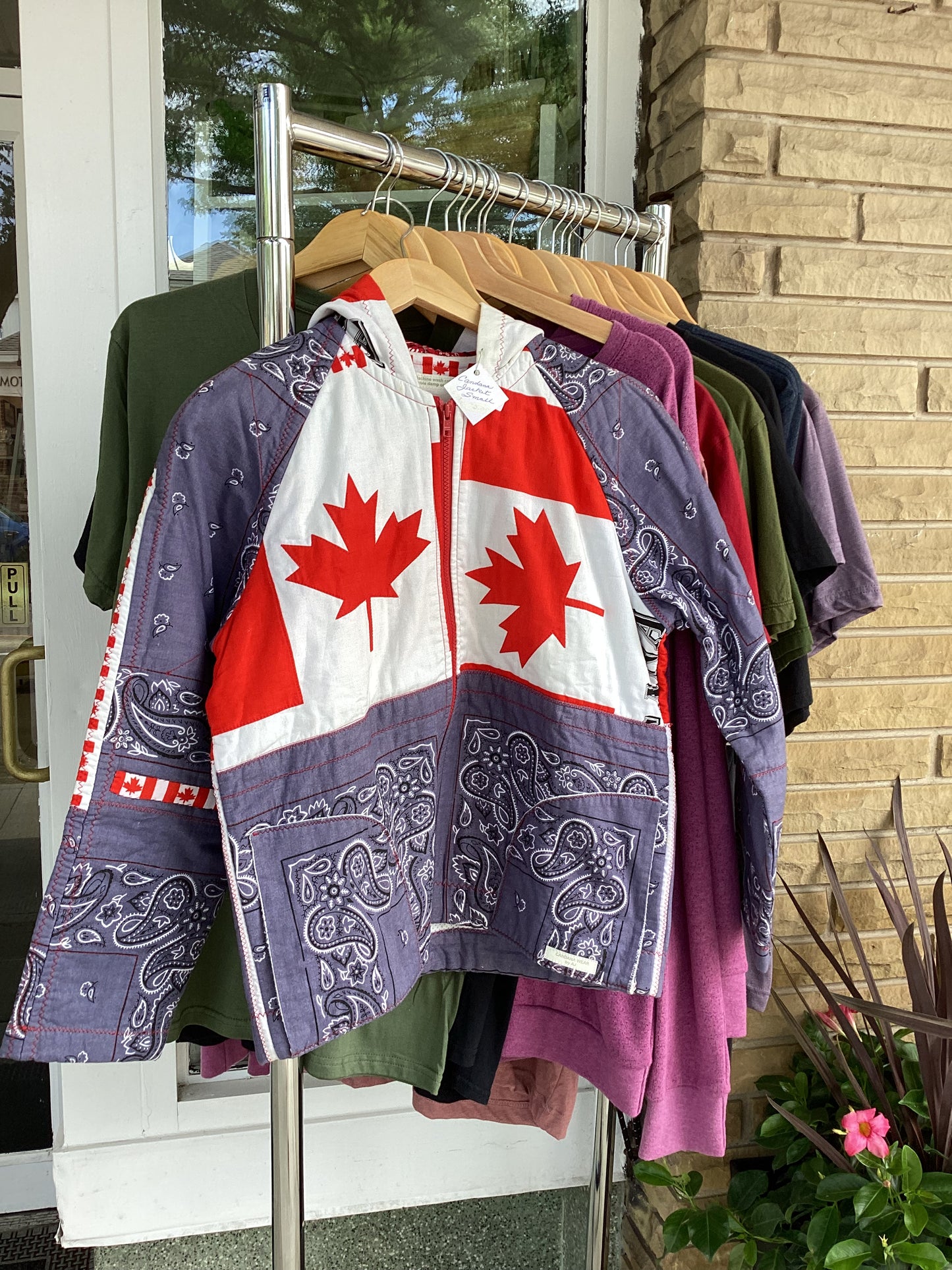 Mom Daught Com- Canada Day Items