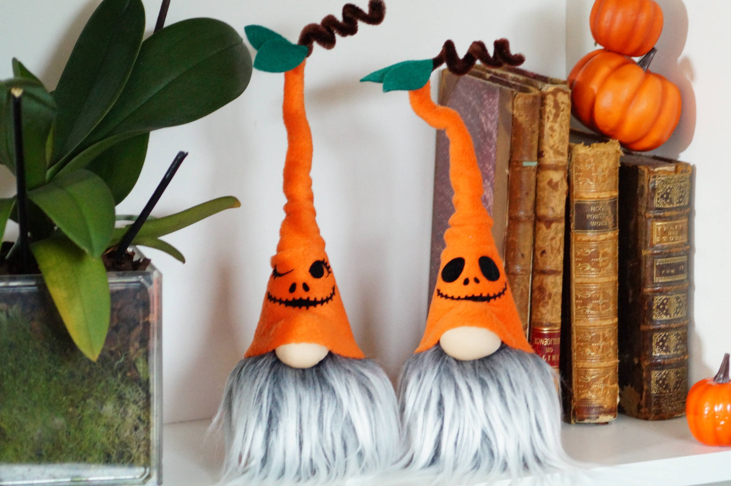 Gnomevillestudios - Halloween pumpkins with faces Halloween Shelf sitter : Jacko face