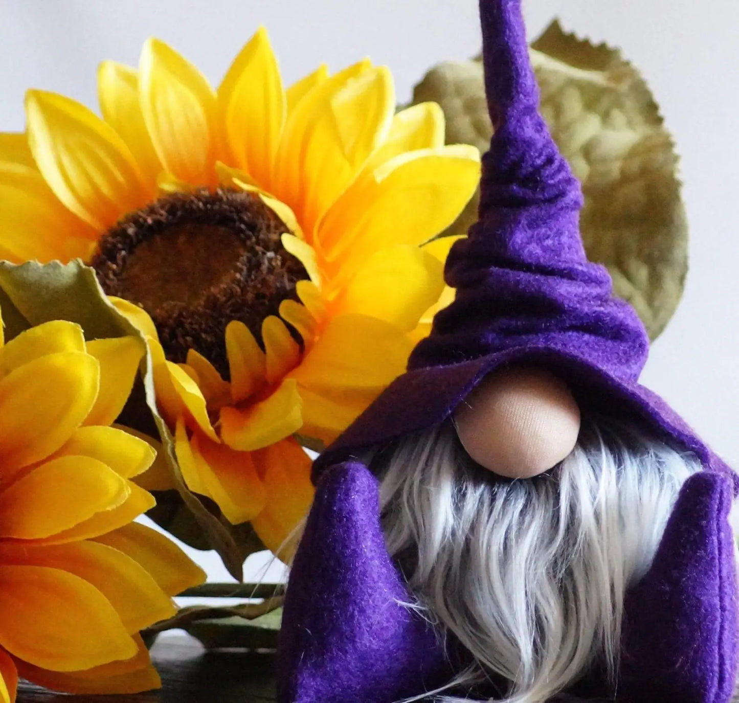 Gnomevillestudios - Fall Wizard Gnomes – All-Season Magical Book Shelf decor: Ruby- Frosty Beard / Large