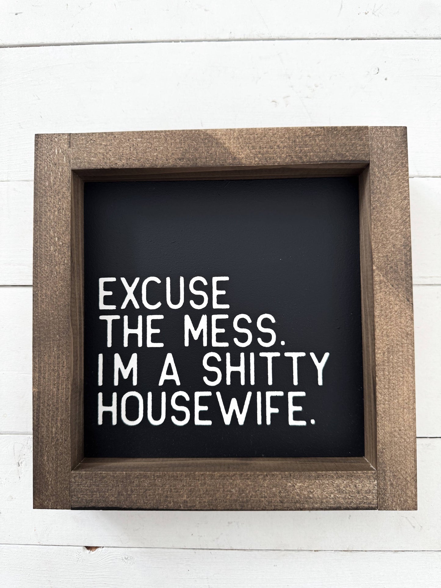 Ashwood Designs - Excuse the mess I'm a shitty housewife: Black / Dark Walnut