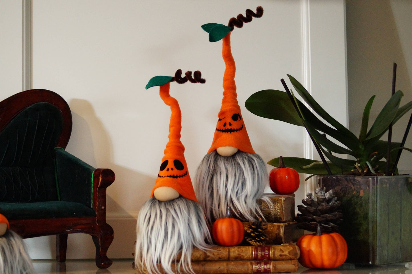 Gnomevillestudios - Halloween pumpkins with faces Halloween Shelf sitter : Jacko face