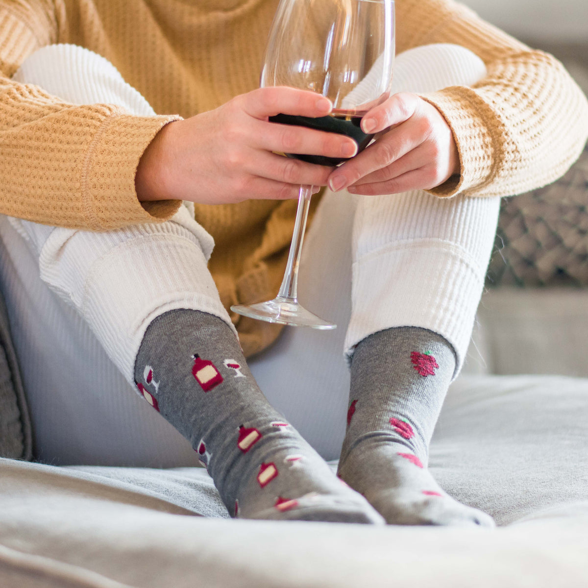 Friday Sock Co. - Women's Red Wine & Grapes Crew Socks - Combed Cotton: Women’s 5 – 10