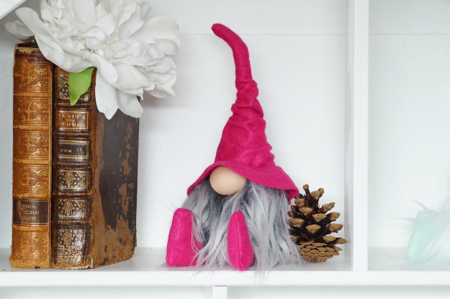 Gnomevillestudios - Fall Wizard Gnomes – All-Season Magical Book Shelf decor: Ruby- Frosty Beard / Large